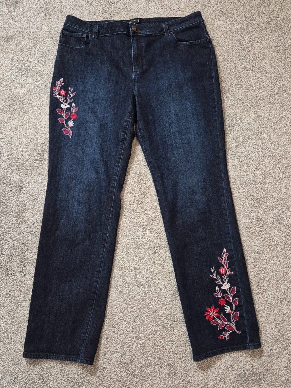 SUSAN GRAVER Dark Blue Mid-Rise Straight Leg Jean w Flowers; Size 16